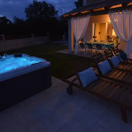 Mihatovici - 6min Drive To The - Pool - Whirpool Nova Vas (Porec)