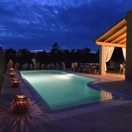 호텔 Mihatovici - 6min Drive To The - Pool - Whirpool 4*